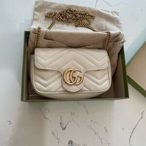 Elegant Cream GG Quilted Chain Bag